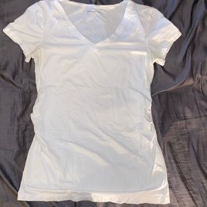 Final sale✨Gap maternity medium white v neck tee